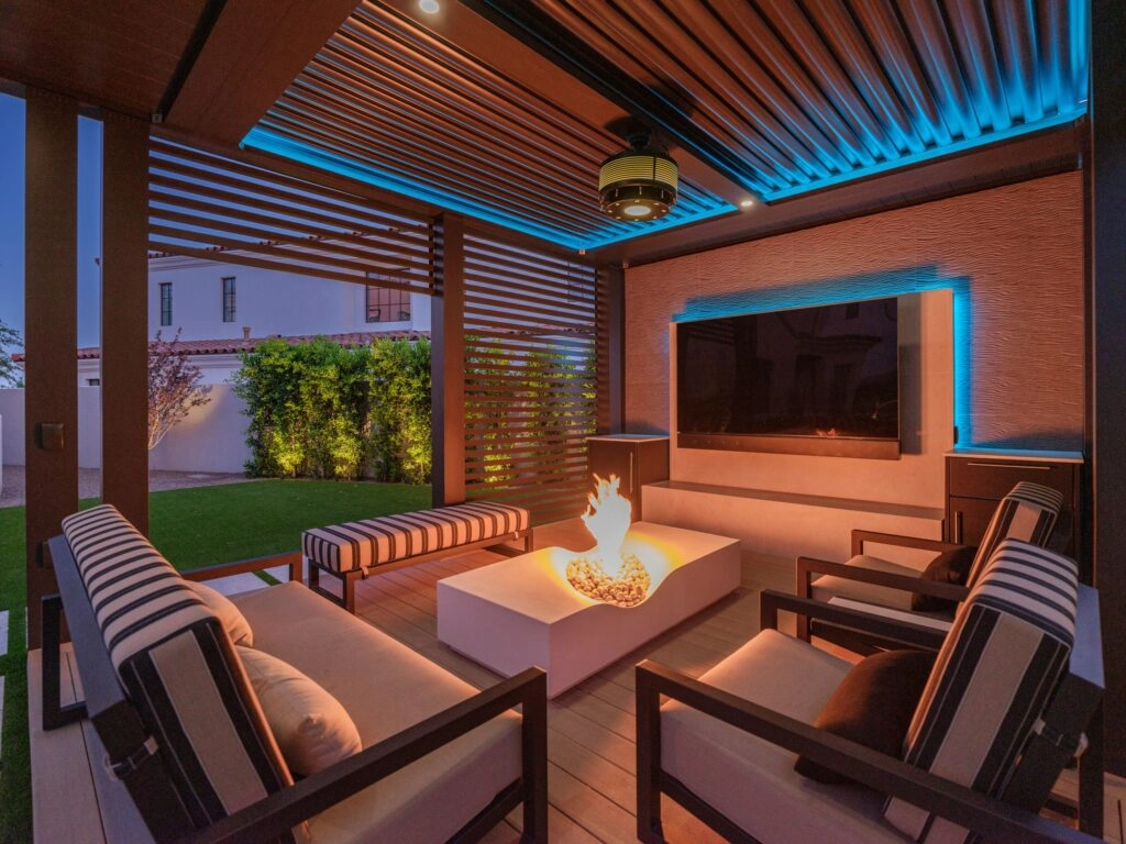 Cozy innovatives enhance functionality with privacy walls